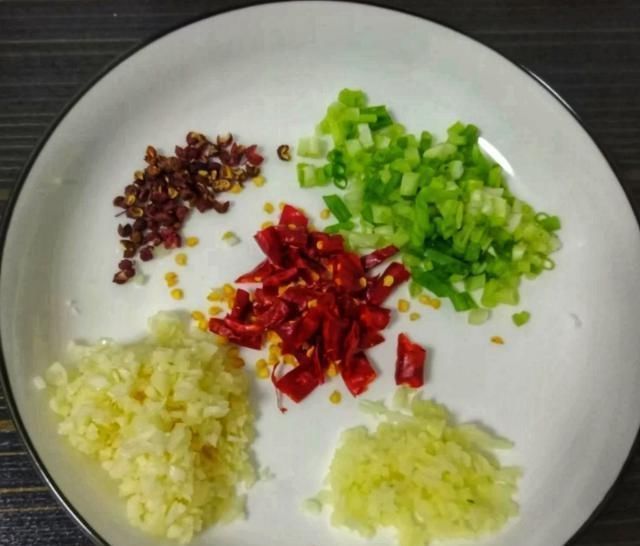 醋溜|醋溜白菜咋做才酸而不齁,原来下醋时机有讲究,做对了酸辣开胃