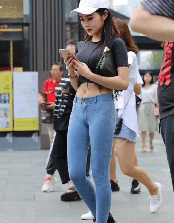 穿搭|街拍：牛仔裤也要用心穿搭，美出时尚感