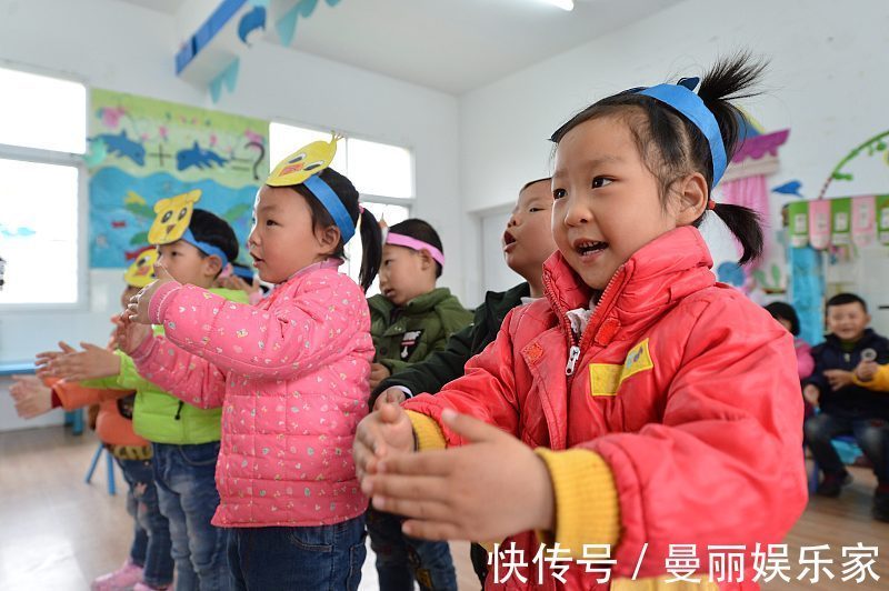 小白兔|想要宝宝说话早,念念这些三字儿歌,妈妈多念能让宝宝开口早