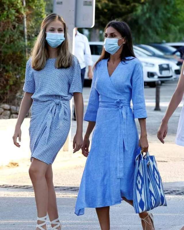 站位|西班牙14岁小公主学姐姐穿高跟,身高超180变巨人,王后一脸不快