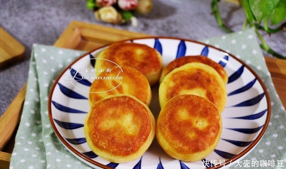 宝妈|用牛奶和苹果做饼,当早餐太赞了,大人孩子喜欢,网友:聪明做法