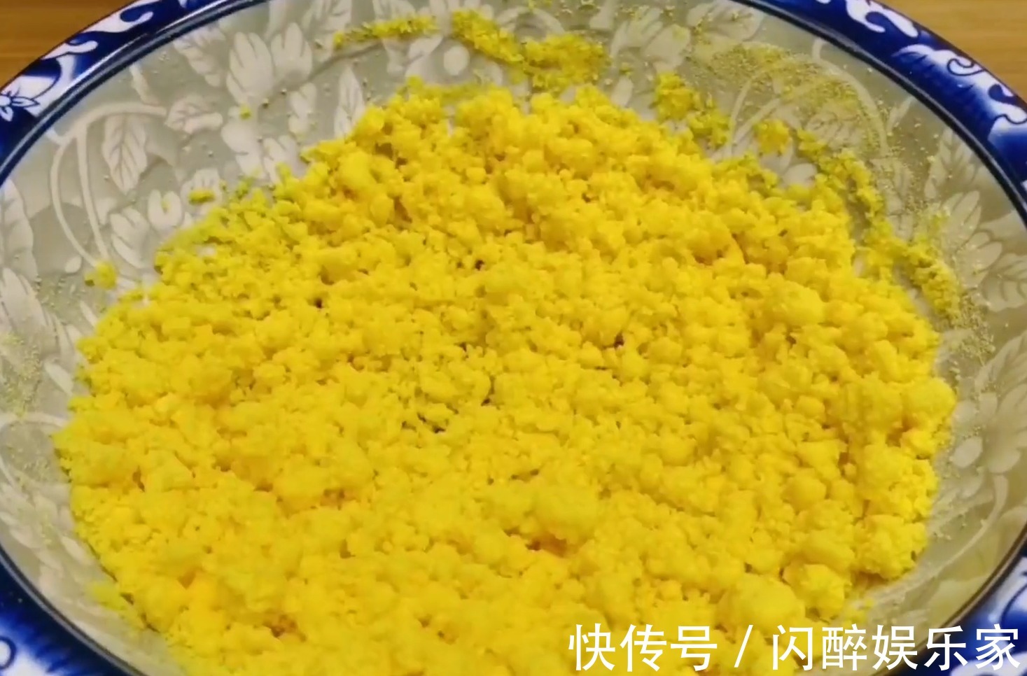 谷物醇|玉米面开水一烫,加一盒酸奶,金黄柔软好消化,孩子三天两头要吃
