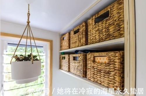 墙体|阳台做收纳不必打柜子，侧墙挖壁龛放上编织篮，置物能力照样一绝！