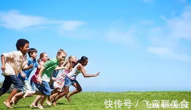 阅读能力|孩子越是喜欢爬,爬得越好,越有助于孩子学会语言提升阅读能力