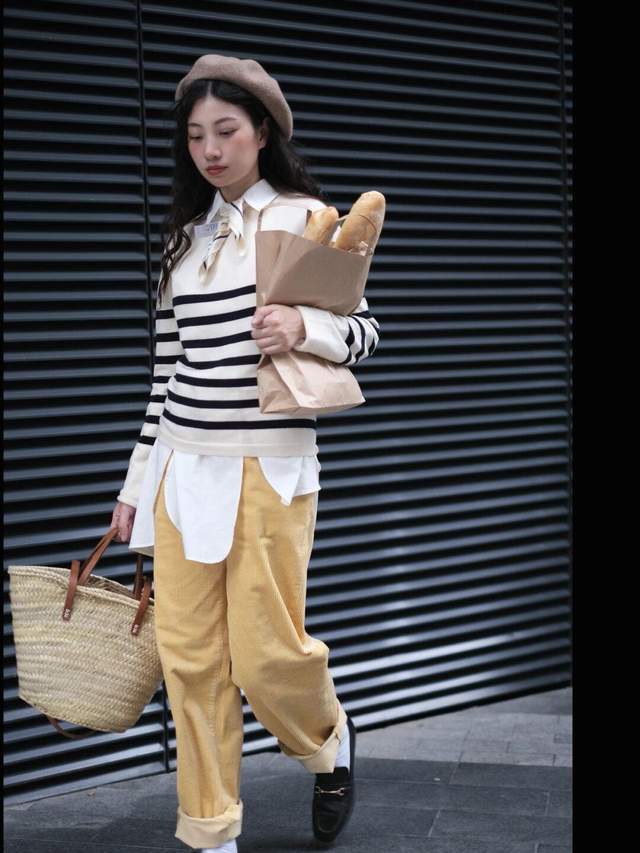 条纹上衣 想要穿出日杂风?不如试一试混搭,条纹上衣+直筒裤,实用又百搭
