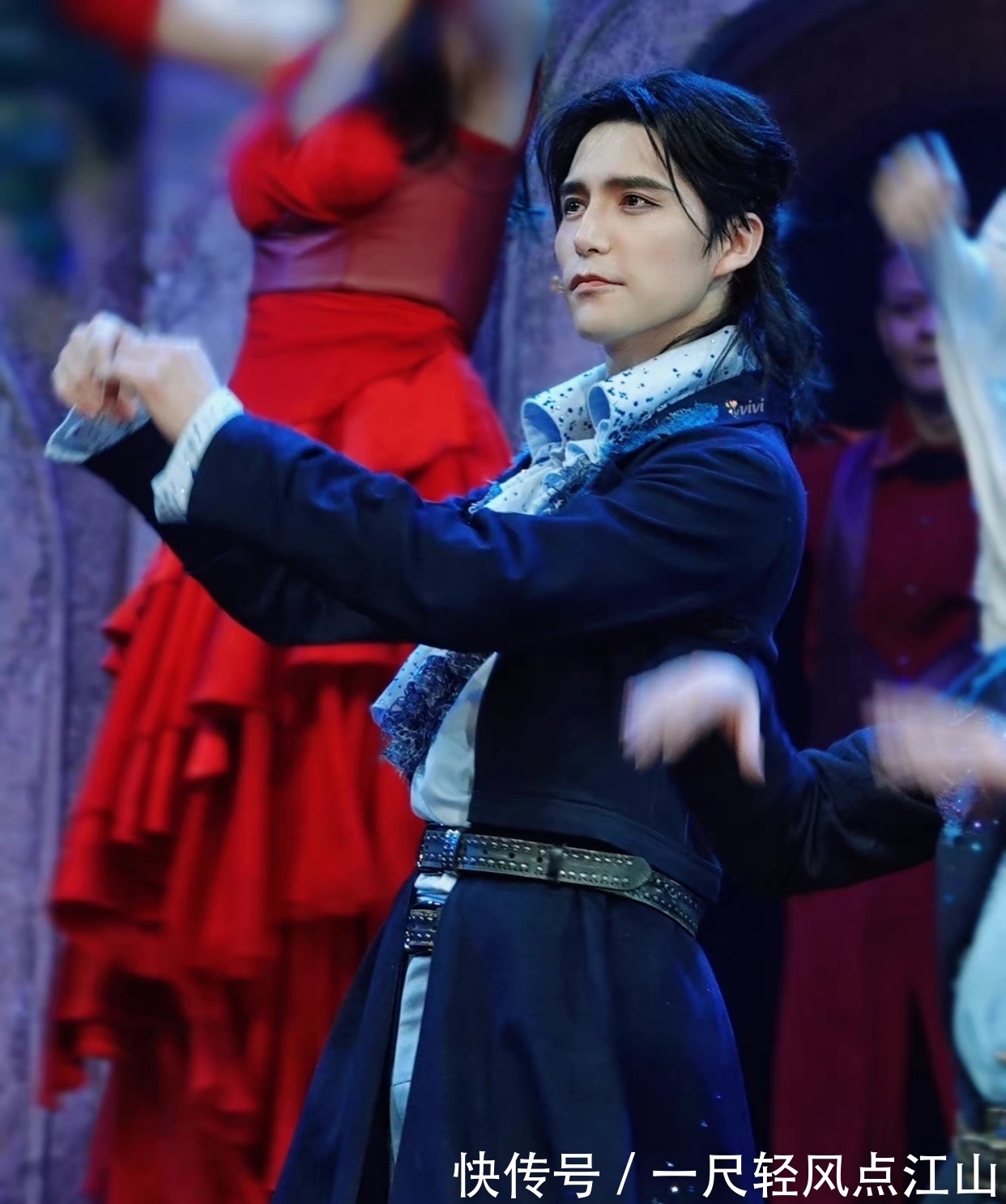 古典$他就像一幅古典的油画一样,真好看!