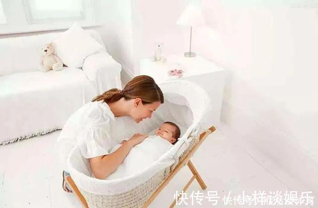 家长|新生儿为什么偏爱“投降式睡姿”,需要纠正吗很多家长做错了