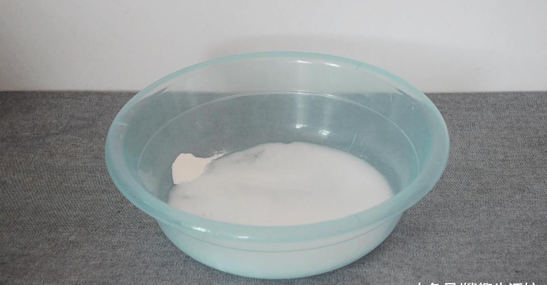 毛巾|厨房抹布又脏有油难清洗 教你一招用它泡一泡, 抹布比毛巾还干净