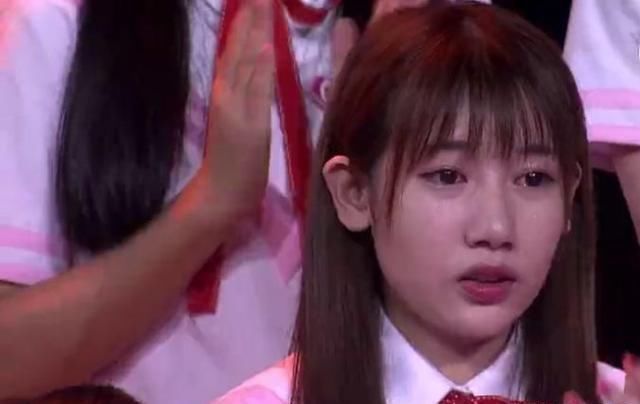 女儿|母亲怒斥女儿啃老10余年,女儿你折断了我的翅膀,却还要我飞翔