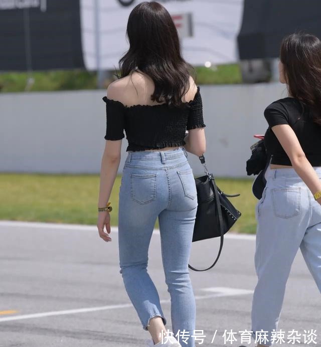 牛仔裤 小姐姐这款牛仔裤,高腰设计无疑就是凸显出纤细的腰线,热辣时尚!