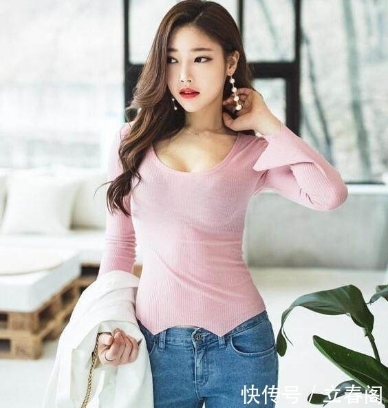 小姐姐|时尚穿搭:紧身牛仔裤小姐姐,优雅迷人凸显干练气质!