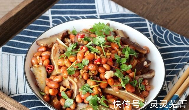 做卤菜时,牢记“1分2煮3泡”,鲜香入味,家人吃得很满足!
