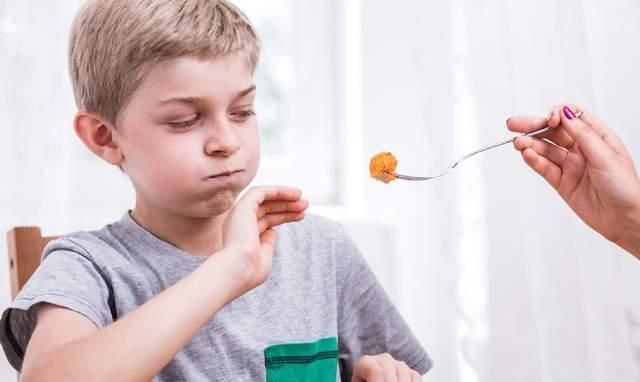 危害|还在给孩子喂“汤泡饭”吗?它的三大危害,家长千万别小看