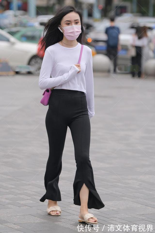 上衣|白上衣搭配黑裤子，时尚漂亮，简单的设计也有不同的美