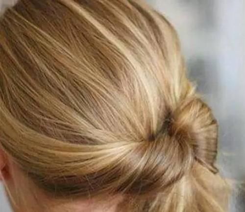 马尾的20种扎法，比披头散发好看多了！