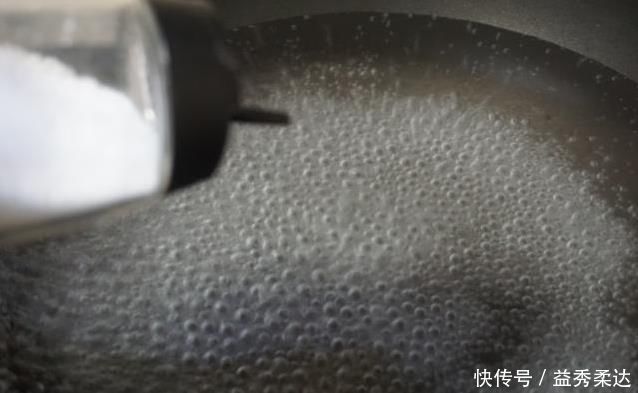 一家三口的家常晚餐，10块钱做一大桌，朋友说你家老公女儿真幸福