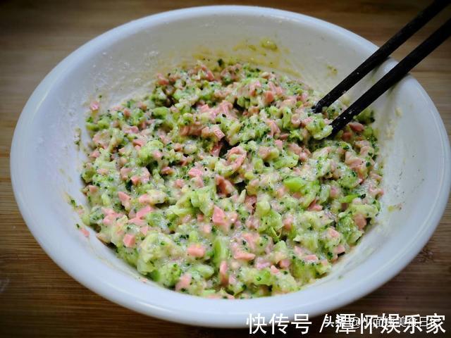 鲜香|秋天,我常用这菜做早餐饼,5分钟出锅,鲜香软嫩,儿子最爱吃