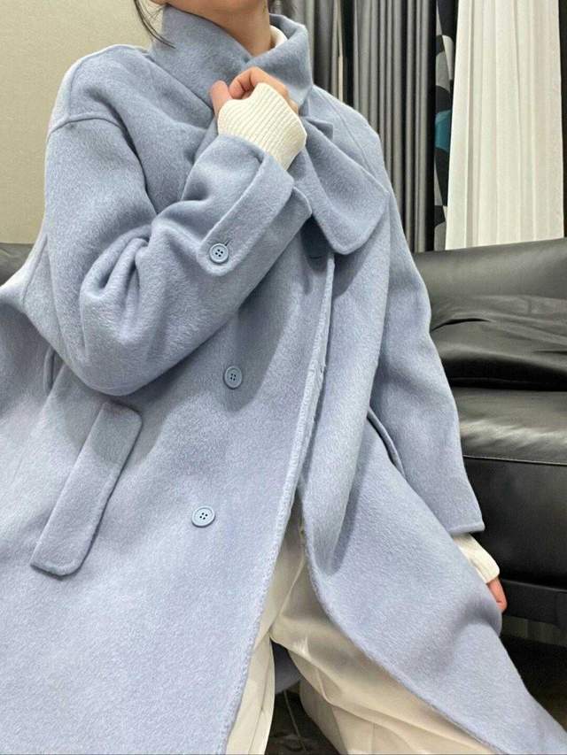大衣|不止黑白灰经典,今冬更流行雾霾蓝大衣,时髦又百搭,太经典了