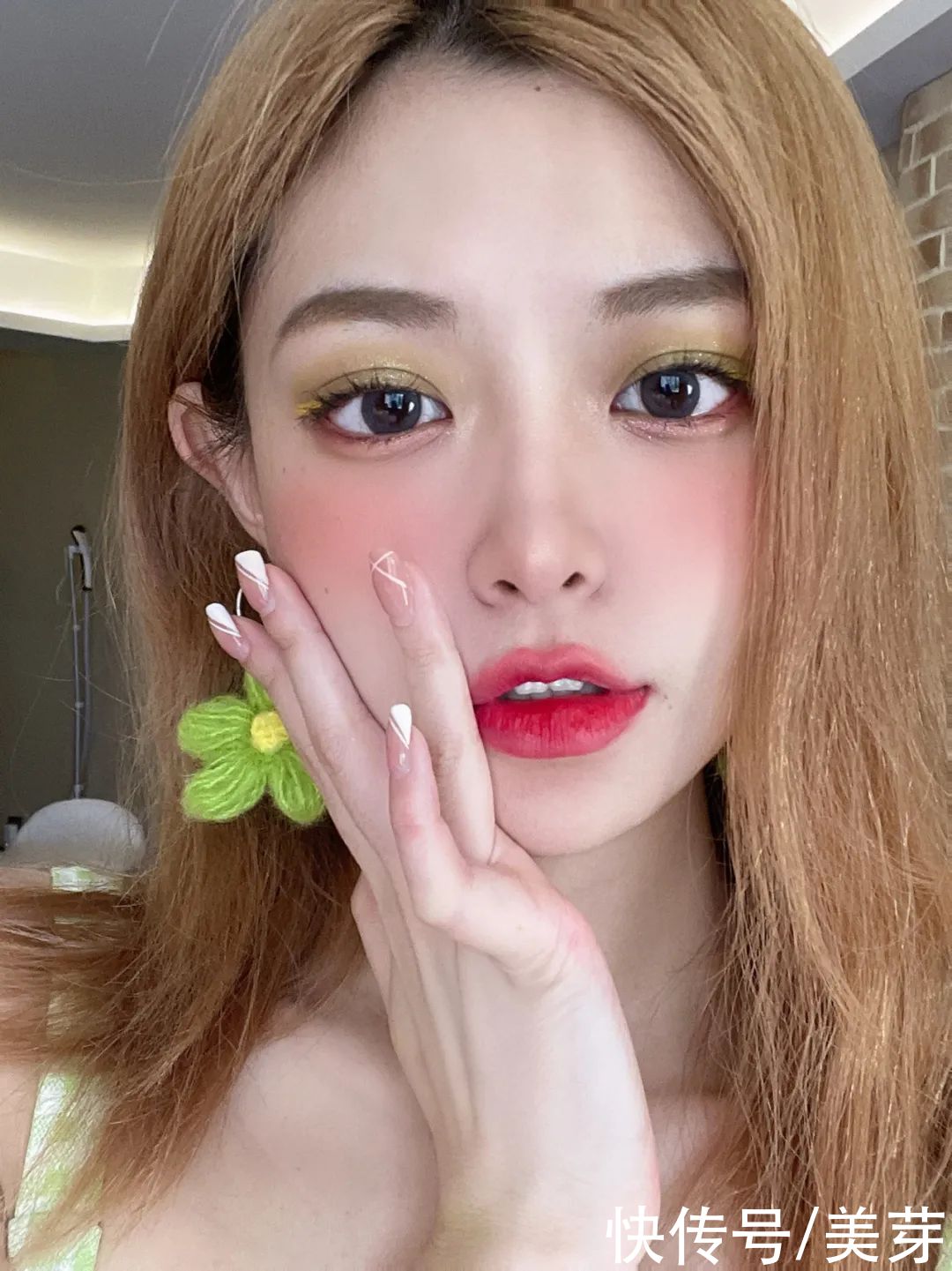 牛油果|“渣女妆”OUT，2021年流行这种妆容，显白又气质