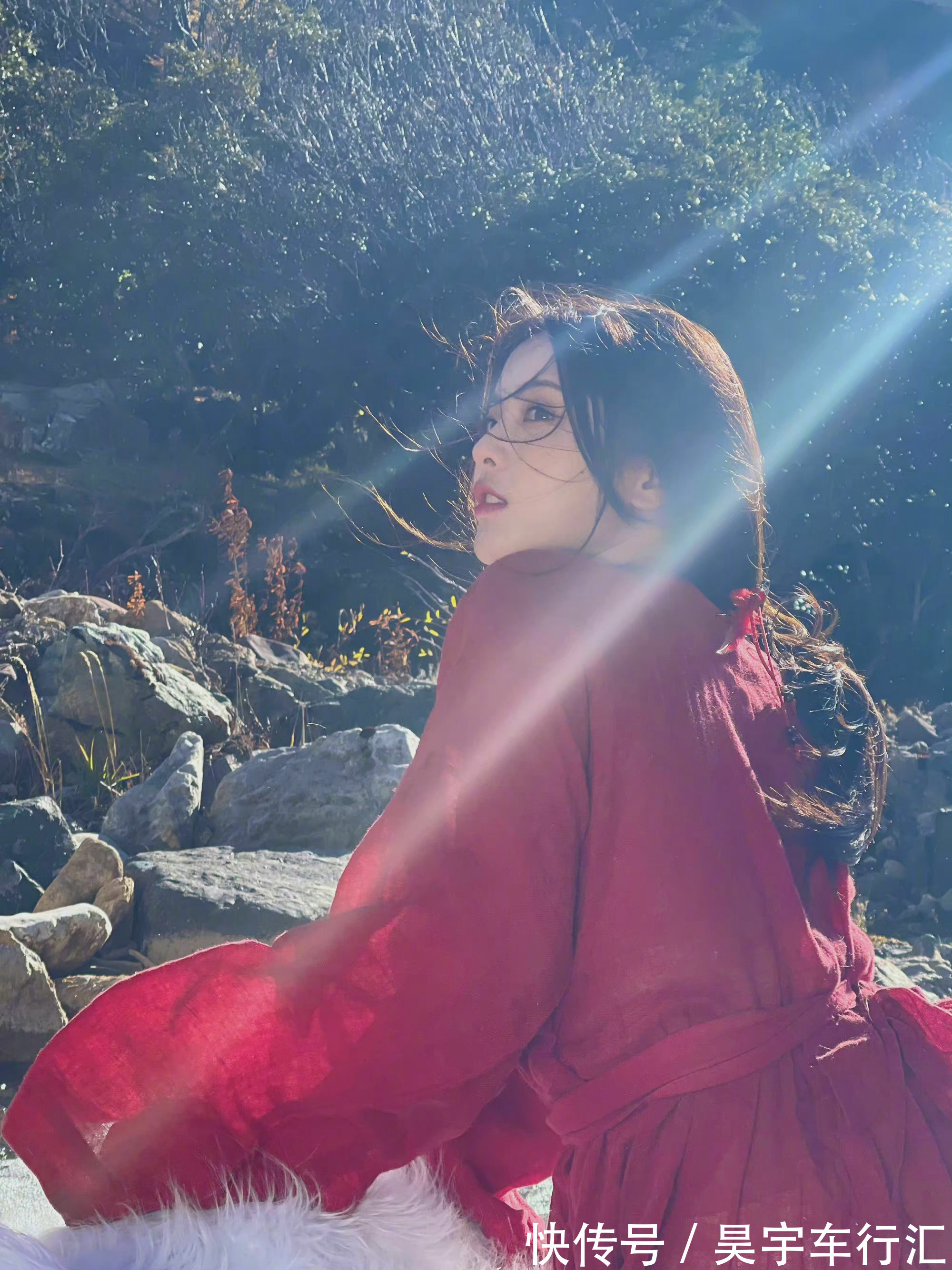 写真|杨超越是不输杨幂的“腿精”?每天4个动作,就能养成同款漫画腿