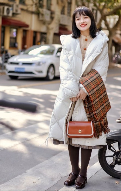 棕色|真正衣品高的女人,羽绒服也能穿出高级感,看时髦精示范吧