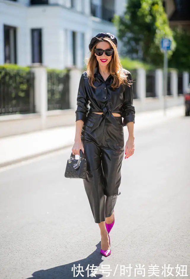 减龄|刘芳菲故宫游太会穿了,绿色大衣配贝雷帽好减龄,洋气不止一点点