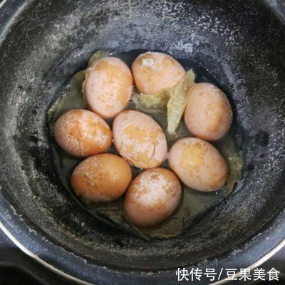  盐焗鸡蛋（电饭煲版）咸香入味，Q弹有嚼劲