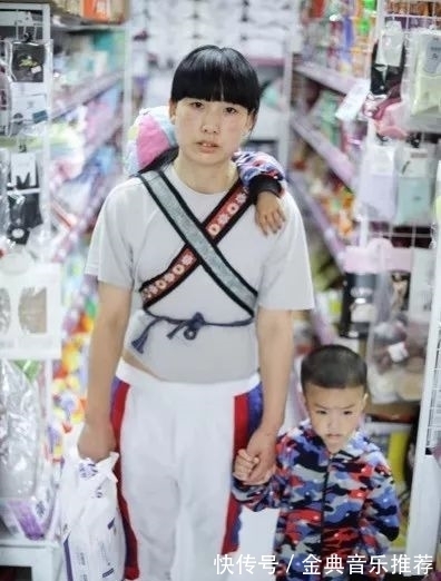 婴儿|“最抠”妈妈,把免费婴儿尿裤当卫生巾用,背后故事让人流泪……