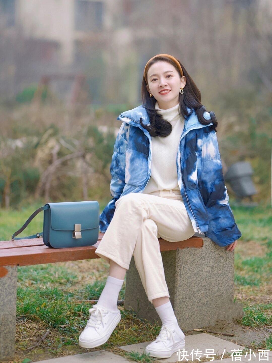 美眉|穿羽绒服下装搭什么才时髦?首选“小白裤”和“半身裙”,真好看