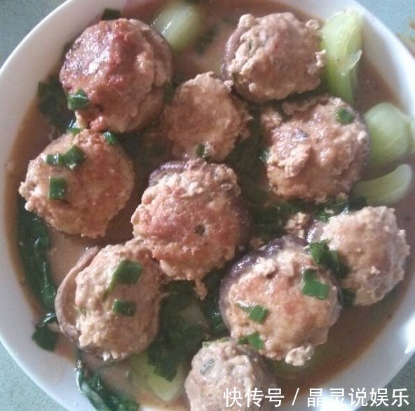 几道荤素搭配的家常菜,做法简单,香气十足,家中来客露一手!