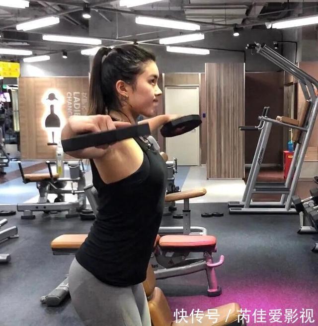 腹部|上海95后女老师,身材凹凸有型力量感十足,再把练腹动作给到你