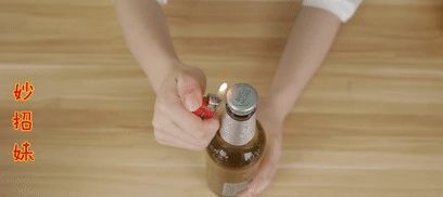 有个|原来酒瓶盖上有个“小机关”,用手就能拧开,比开瓶器还快