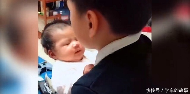 妈妈|妈妈在做饭,让哥哥去照顾妹妹,接下来的一幕太暖了!