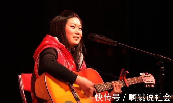 任月丽23岁凭一首歌曲在春晚一夜成名,