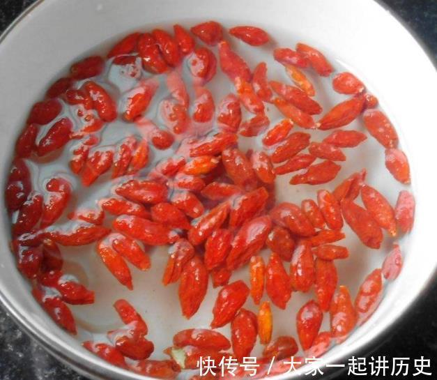 清洗干净|这道汤成本15元,是“天然清燥救肺汤”,常吃润肺驱火,抗衰老