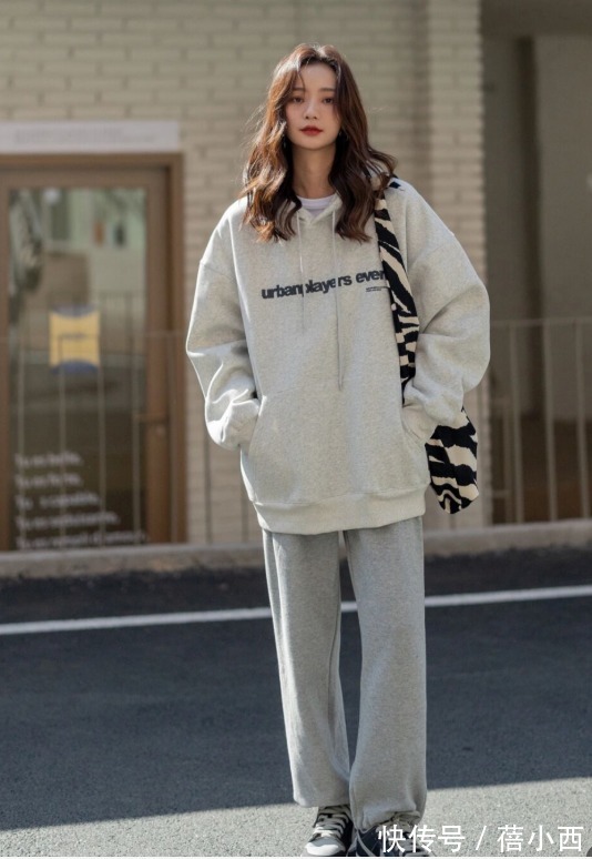 粉色 春天穿“卫衣”认准这4种高级色,显白时髦不撞衫,随便搭都好看