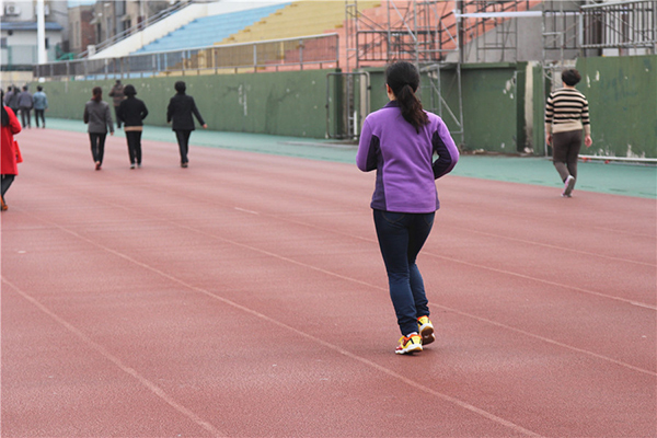 女人四十|女人四十岁后，体重保持在什么范围内，说明身材还不错