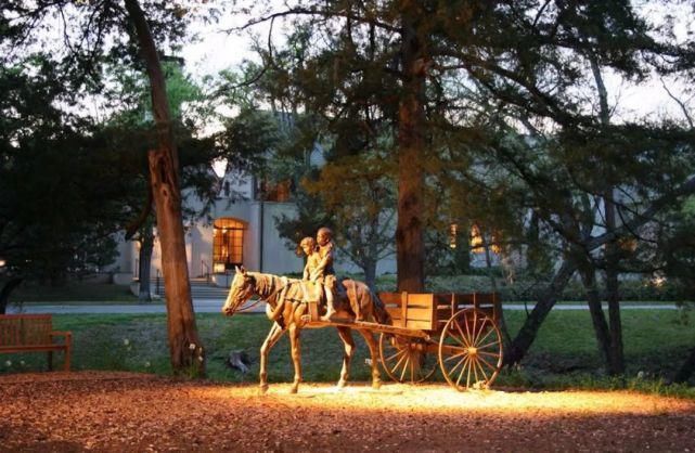 vega@被公认最具大师潜质的美女雕塑家,人体作品生动又别出心裁!