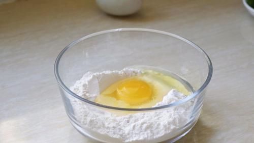 做疙瘩汤用水和面就错了,换成它,疙瘩又小又匀还劲道,吃不够