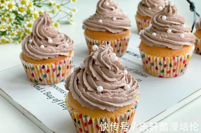 想吃杯子蛋糕不用买，在家轻松做出水光肌小蛋糕，不皱不裂又饱满