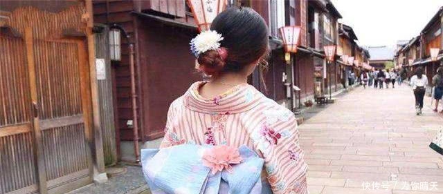 和服|涨知识日本和服腰后的枕头是干什么用的掉着不是很不舒服吗