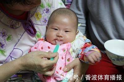 舒姐|曝:“肠坏死”宝宝增多!医生感叹:都是4种辅食惹下的“祸根”