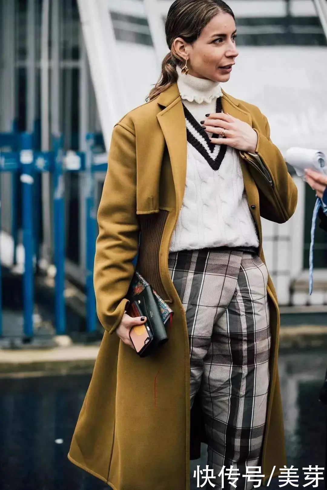 大衣里面穿什么？这4款绝美内搭，让你时髦一整个冬天