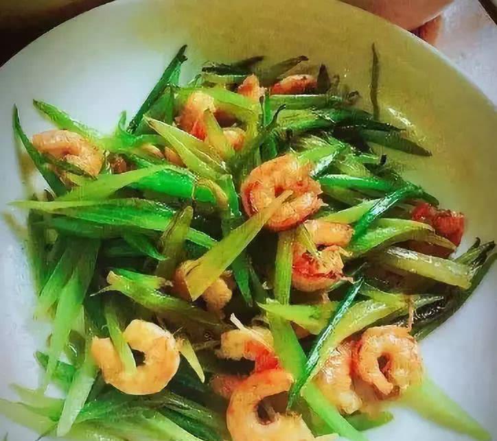 芹菜虾仁|美食推荐鸡蛋吐司、山药莲藕鸡汤、家常鲫鱼、芹菜虾仁的做法