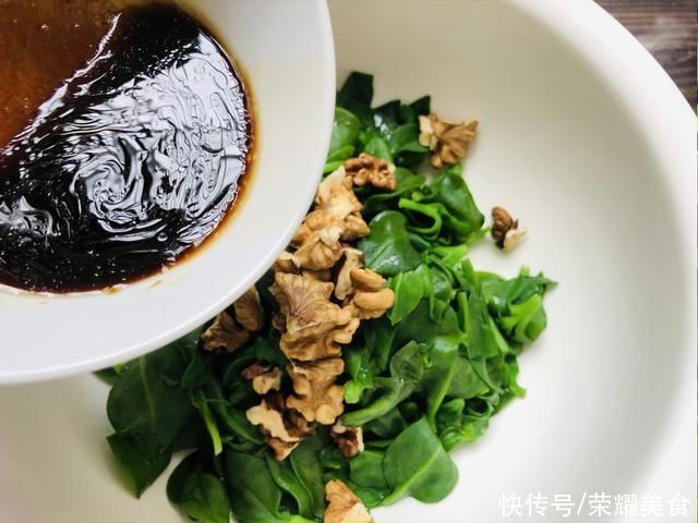 搅拌均匀|这菜浑身都是宝，口感爽滑，凉拌着吃真香，夏天可隔三差五吃一次