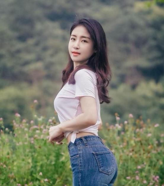 惊艳|品味高档的小姐姐,惊艳十足,显得美女活力十足!