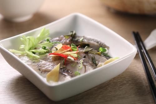 茶油|晚餐“三菜一汤”包种茶油饭咸香唰嘴,高山茶春笋鸡汤爽口不腻