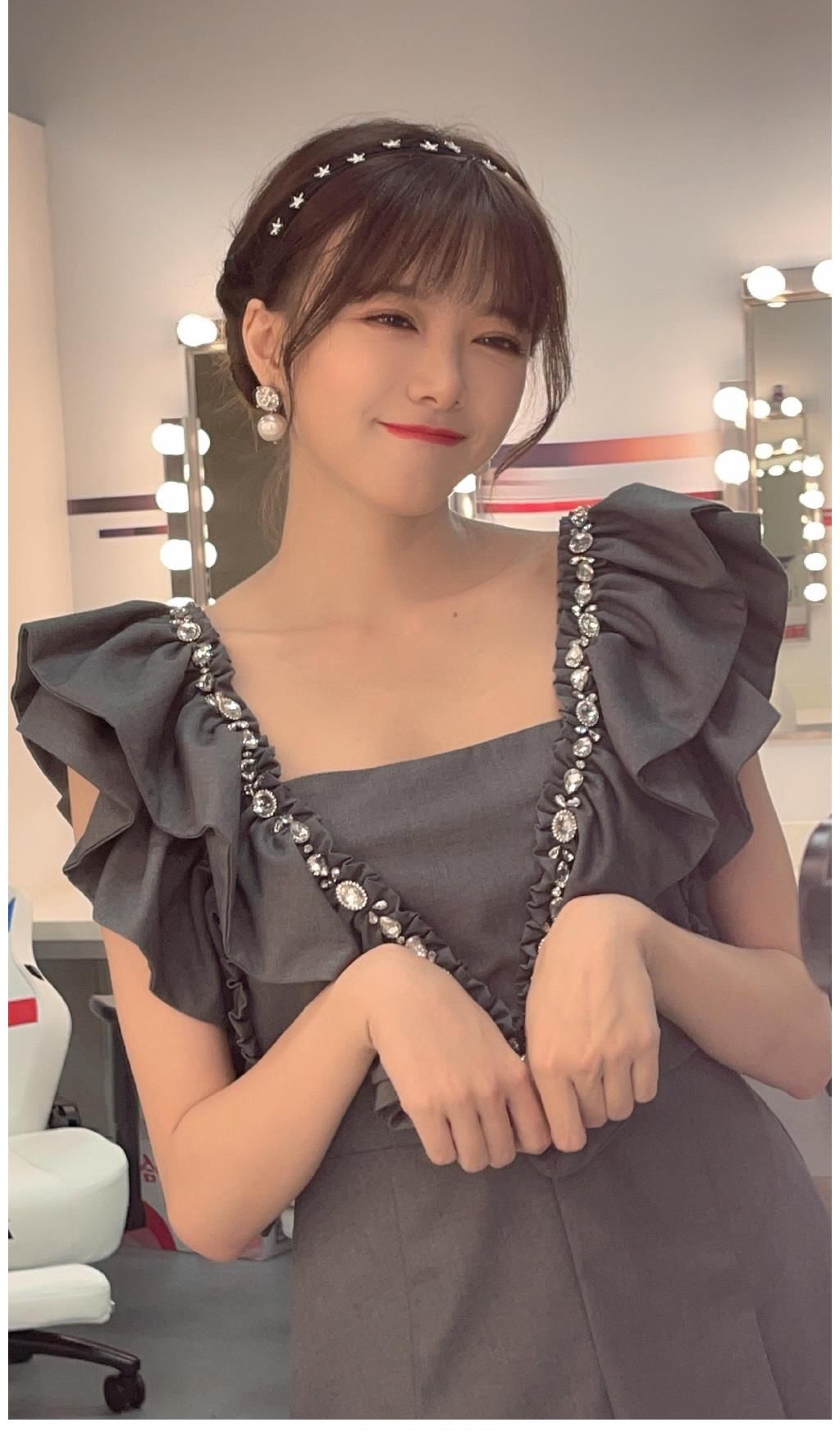 私家|LPL主持人骆歆晒在逃公主私家照引粉丝热议：这是上海名媛