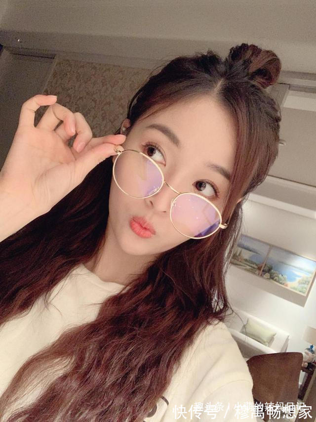 马尾 女人别再披头散发了,很显老!今年流行这5种发型,减龄显脸小