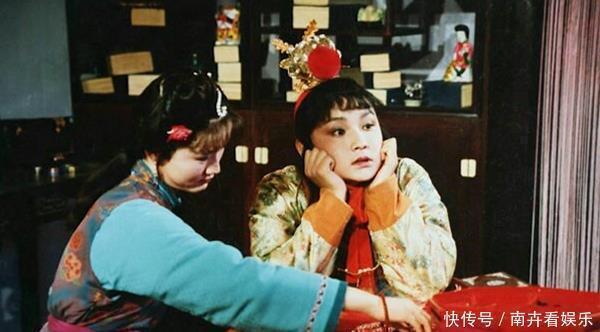 袭人|她是宝玉四大丫环之一，却莫名其妙失踪了，其实曹雪芹早有交代